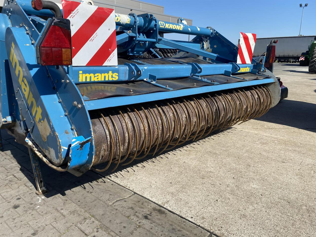 Imants SX 47 - Technik für Bodenbearbeitung: das Bild 3 Imants SX 47 - Technik für Bodenbearbeitung: das Bild 3