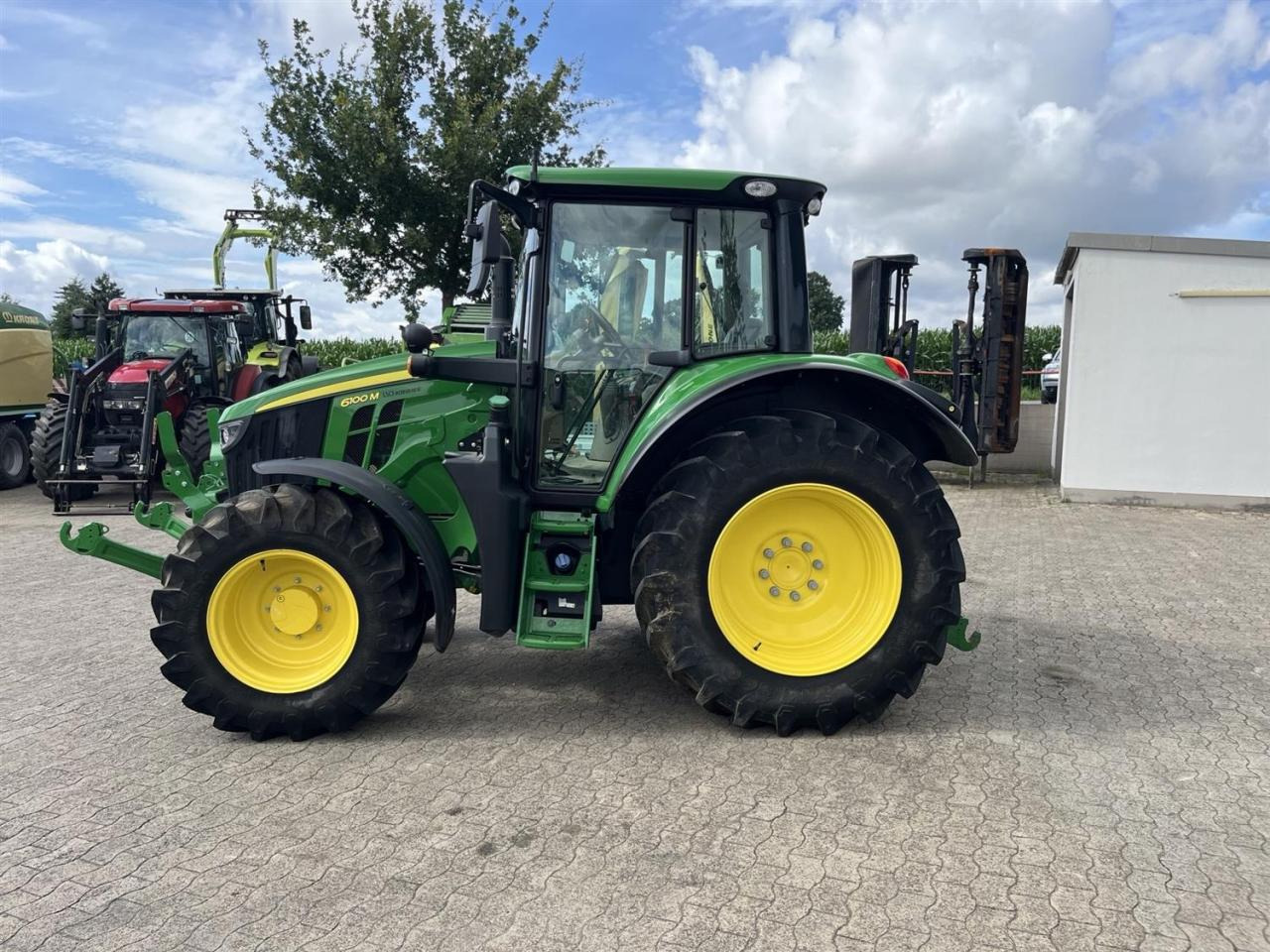 John Deere 6100M - Traktor: das Bild 3 John Deere 6100M - Traktor: das Bild 3