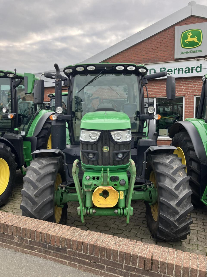 John Deere 6110R - Traktor: das Bild 3 John Deere 6110R - Traktor: das Bild 3