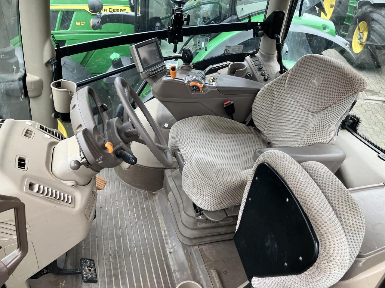 John Deere 6110R - Traktor: das Bild 5 John Deere 6110R - Traktor: das Bild 5