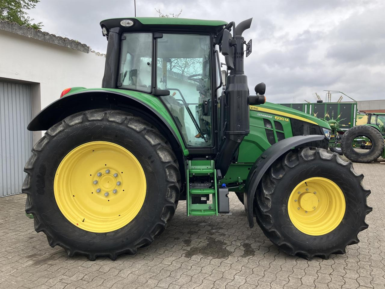 John Deere 6120M - Traktor: das Bild 4 John Deere 6120M - Traktor: das Bild 4