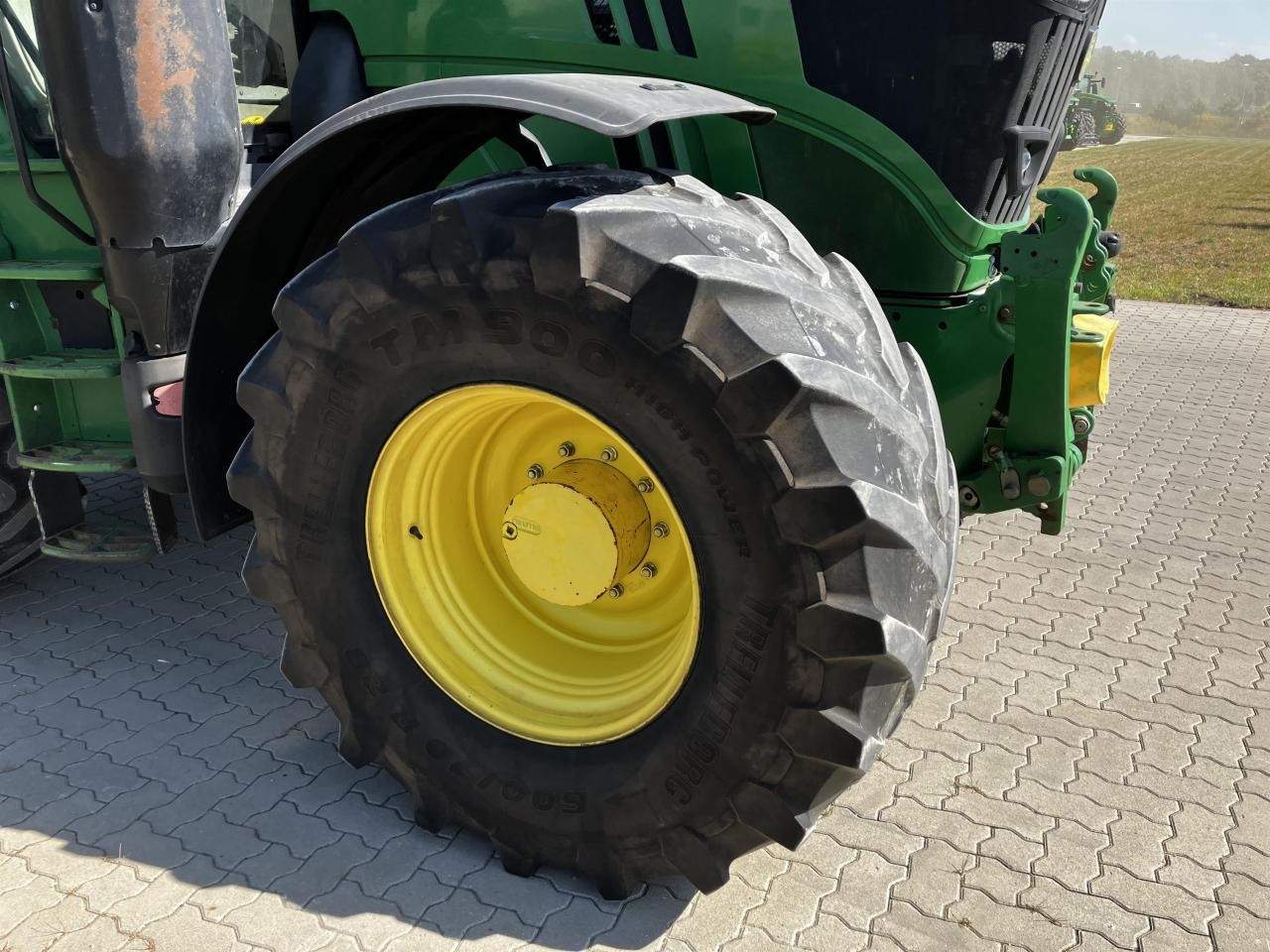 Traktor John Deere 6215R: das Bild 12