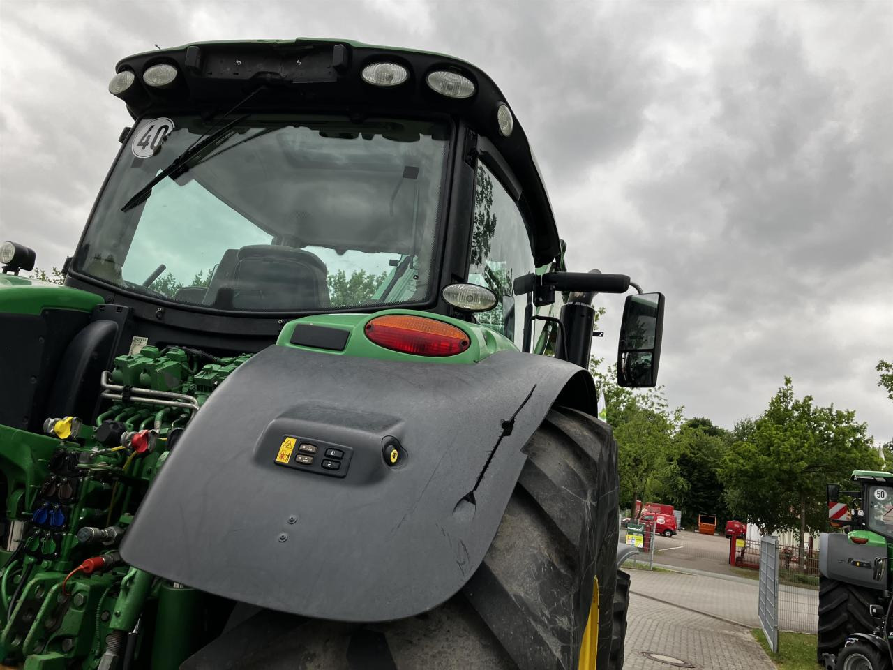 Traktor John Deere 6215R: das Bild 12