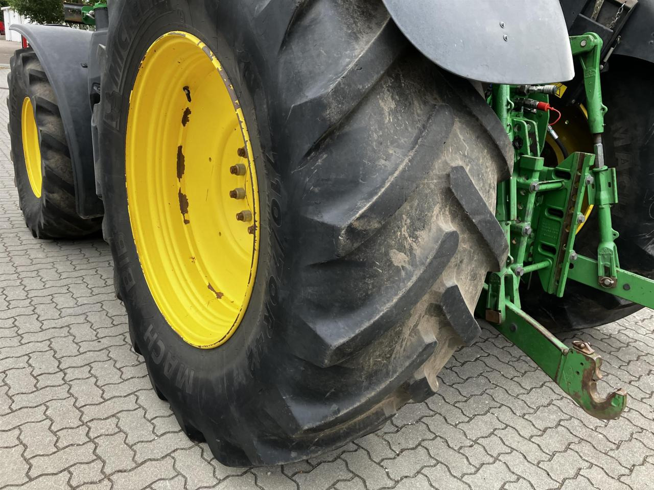 Traktor John Deere 6215R: das Bild 11
