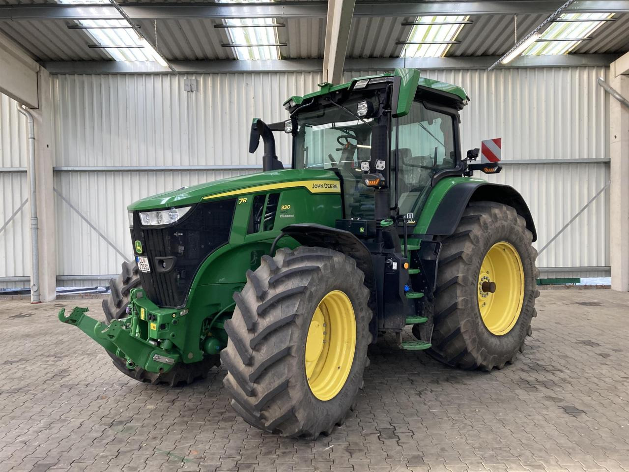 John Deere 7R 330 - Traktor: das Bild 1 John Deere 7R 330 - Traktor: das Bild 1