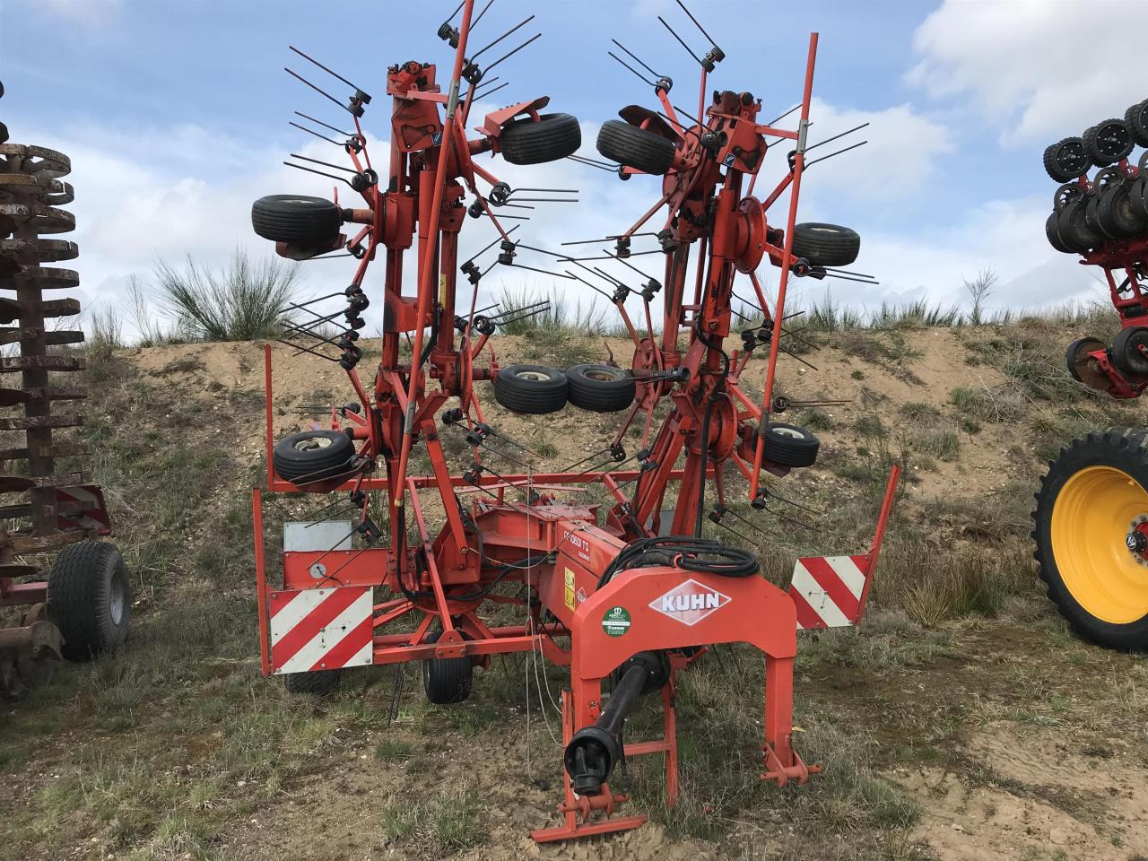 Kuhn GF 10601TO - Heuwender/ Wenderechen: das Bild 1 Kuhn GF 10601TO - Heuwender/ Wenderechen: das Bild 1