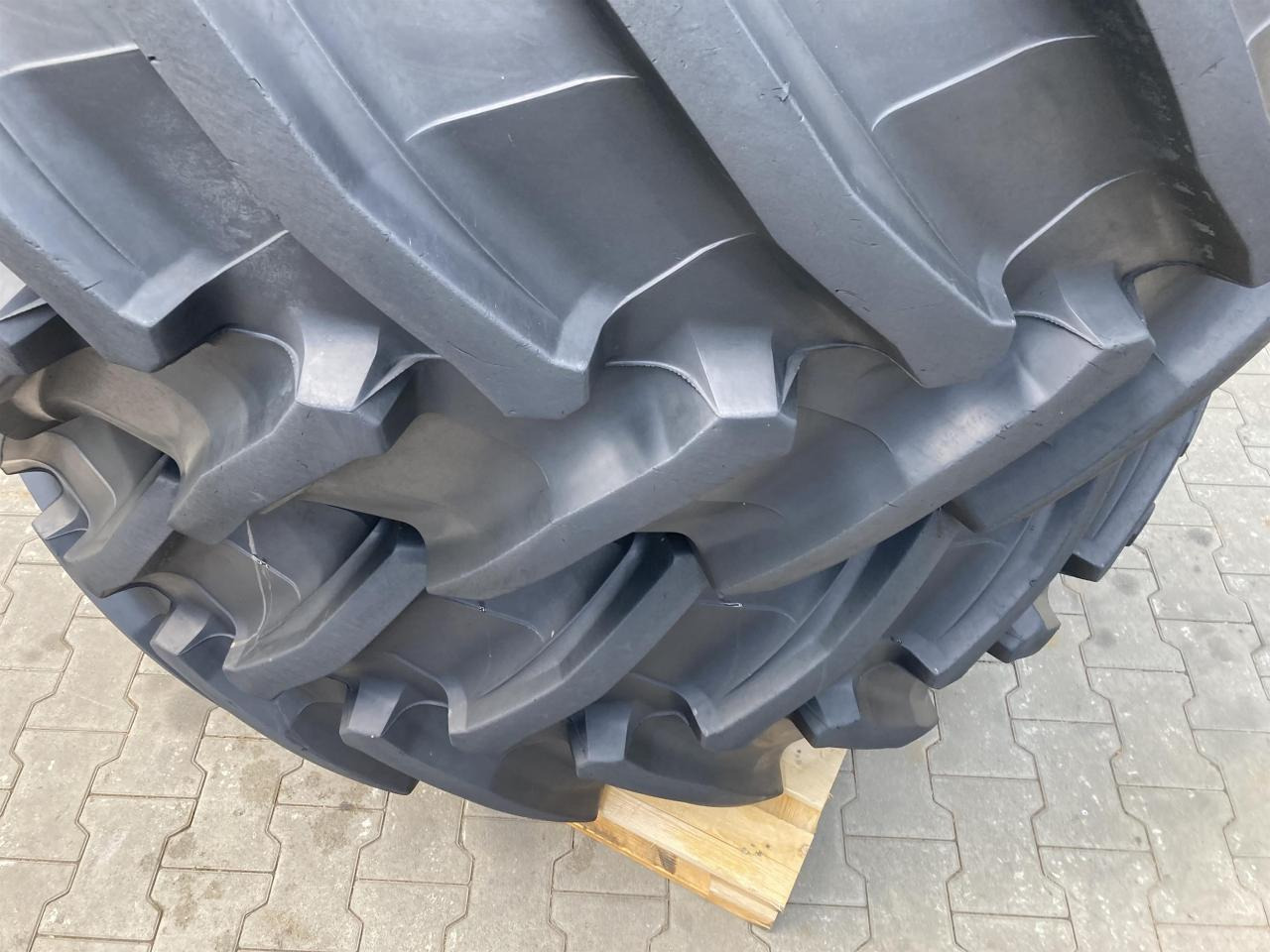 Trelleborg 580/70R42 - Reifen für Landmaschine: das Bild 3 Trelleborg 580/70R42 - Reifen für Landmaschine: das Bild 3