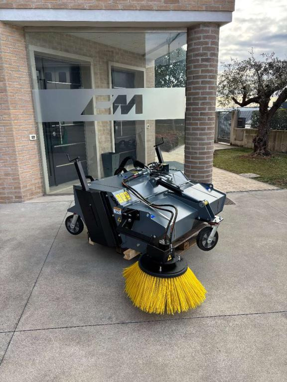 CM CM Crusher CSI 125 con attacco macchina polifunzionale - Kehrbesen für Kompaktlader: das Bild 2 CM CM Crusher CSI 125 con attacco macchina polifunzionale - Kehrbesen für Kompaktlader: das Bild 2