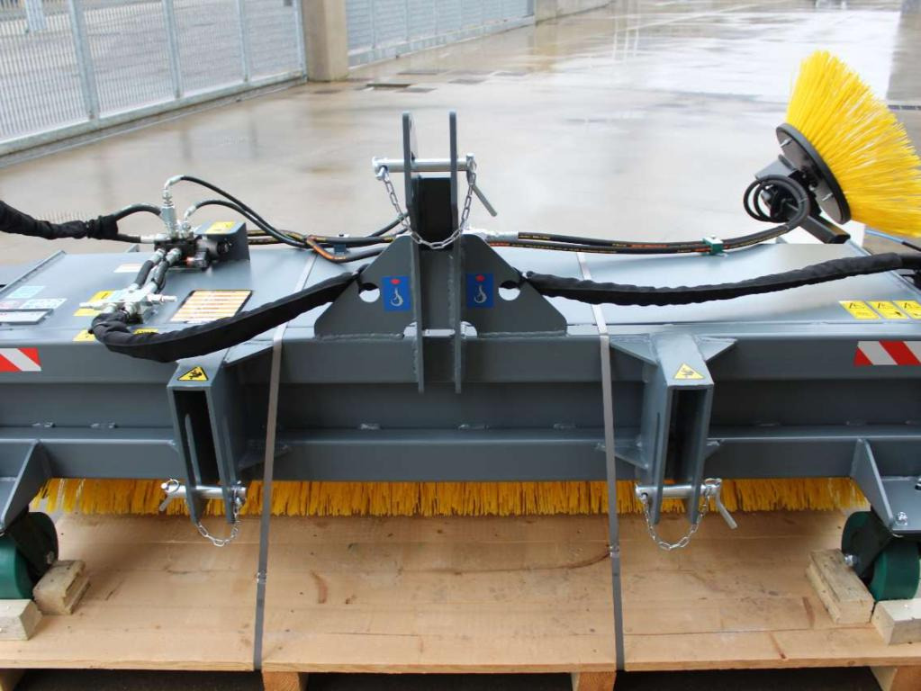 CM Crusher CBS 150 Sweeping Bucket - Kehrbesen für Kompaktlader: das Bild 2 CM Crusher CBS 150 Sweeping Bucket - Kehrbesen für Kompaktlader: das Bild 2