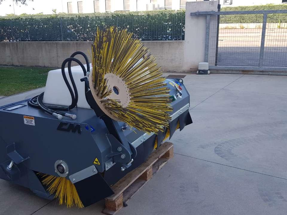 CM Crusher CBS 175 HD Sweeping Bucket - Kehrbesen für Kompaktlader: das Bild 3 CM Crusher CBS 175 HD Sweeping Bucket - Kehrbesen für Kompaktlader: das Bild 3