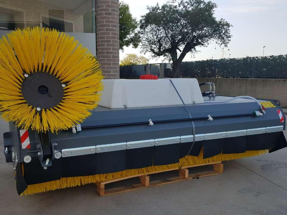 CM Crusher CBS 225 Sweeping Bucket - Kehrbesen für Kompaktlader: das Bild 2 CM Crusher CBS 225 Sweeping Bucket - Kehrbesen für Kompaktlader: das Bild 2