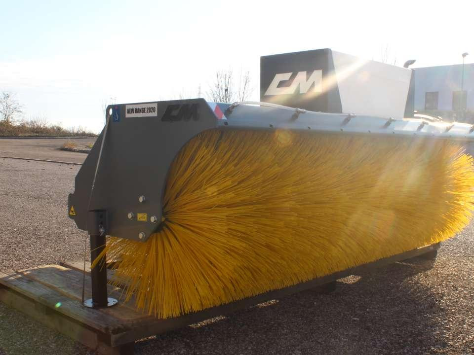 CM Crusher CSA 225 Angle Sweeper - Kehrbesen für Kompaktlader: das Bild 1 CM Crusher CSA 225 Angle Sweeper - Kehrbesen für Kompaktlader: das Bild 1