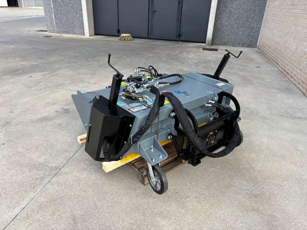 CM Crusher CSI 125 Sweeping Bucket - Kehrbesen für Kompaktlader: das Bild 3 CM Crusher CSI 125 Sweeping Bucket - Kehrbesen für Kompaktlader: das Bild 3