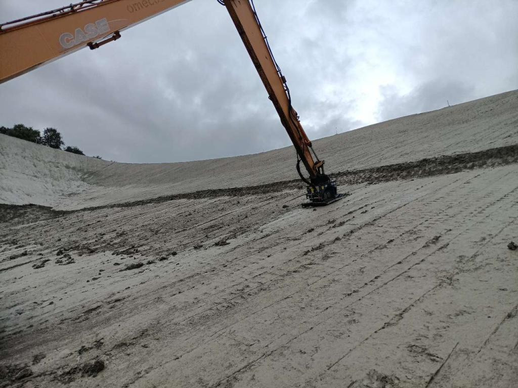 CM Crusher PV 60.100 Vibrating Plate - Rüttelplatte: das Bild 2 CM Crusher PV 60.100 Vibrating Plate - Rüttelplatte: das Bild 2