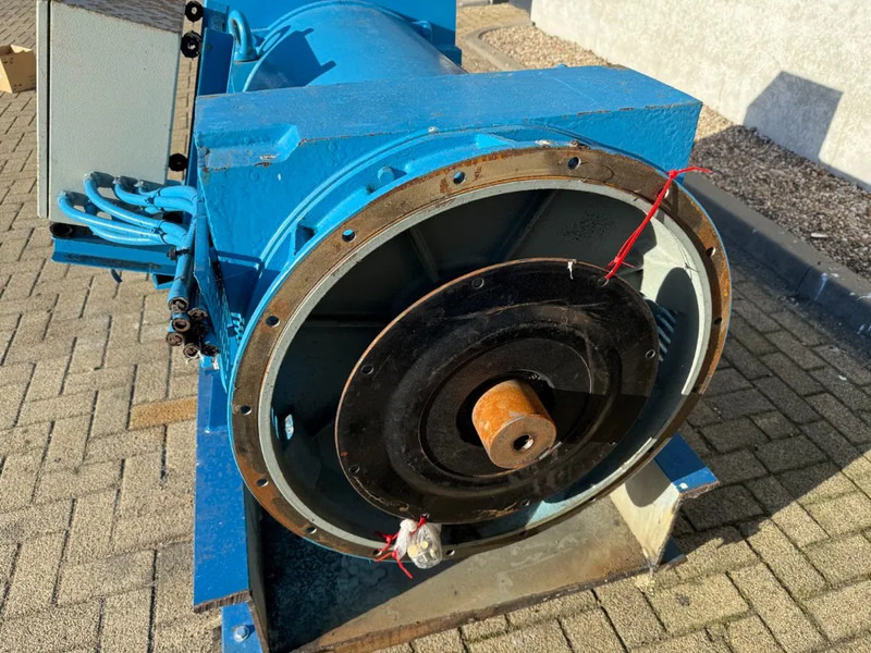 AVK 450 kVA generatordeel Alternator as New ! 194 hours - Stromgenerator: das Bild 5 AVK 450 kVA generatordeel Alternator as New ! 194 hours - Stromgenerator: das Bild 5