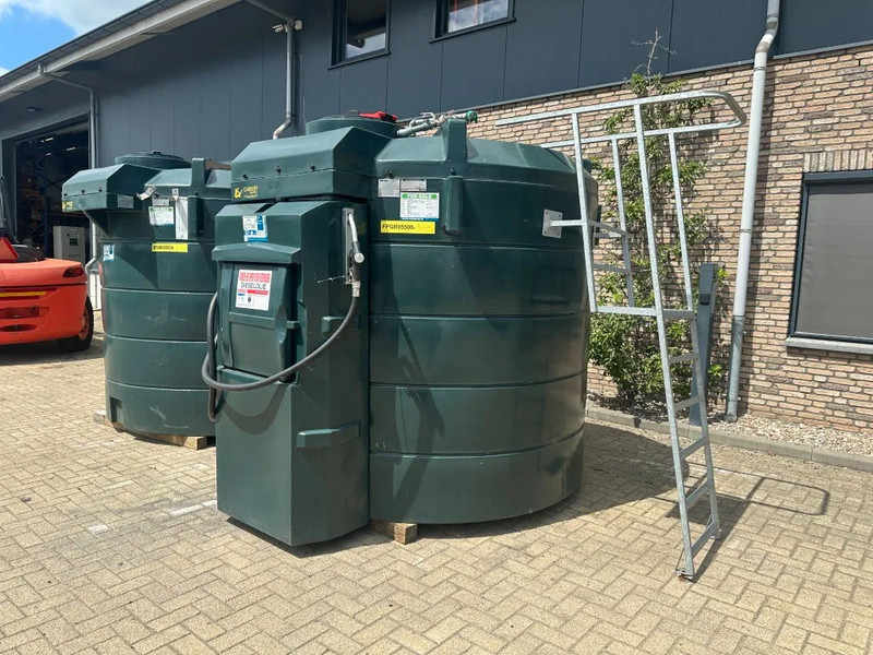 Carbery Kiwa dubbelwandig met mangat Dieseltank 5700 liter met 230 V pompset New ! Overstock - Seecontainer: das Bild 5 Carbery Kiwa dubbelwandig met mangat Dieseltank 5700 liter met 230 V pompset New ! Overstock - Seecontainer: das Bild 5