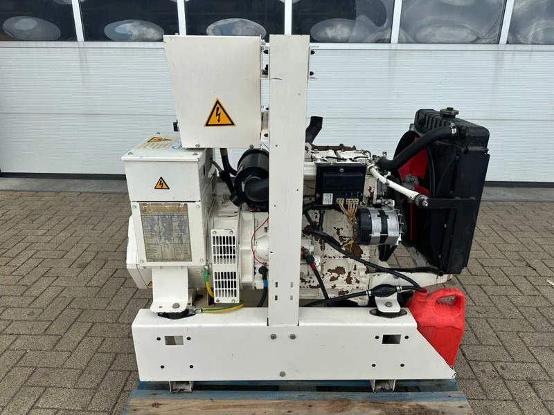 FG Wilson Lister Stamford 11.5 kVA generatorset - Stromgenerator: das Bild 1 FG Wilson Lister Stamford 11.5 kVA generatorset - Stromgenerator: das Bild 1
