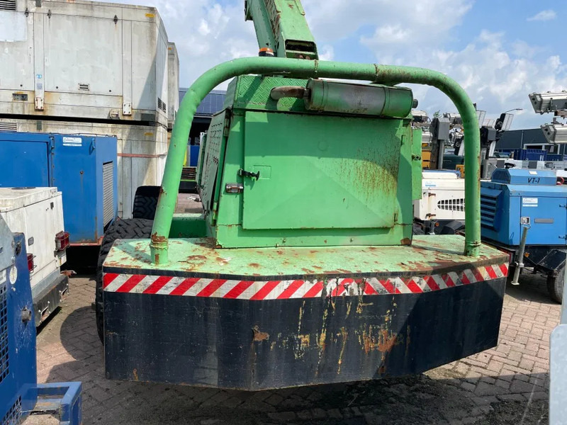 Grove MZ90 Deutz F3L912 Diesel 4 x 4 Telescoophoogwerker 27.6 meter werkhoogte - Teleskopbühne: das Bild 4 Grove MZ90 Deutz F3L912 Diesel 4 x 4 Telescoophoogwerker 27.6 meter werkhoogte - Teleskopbühne: das Bild 4
