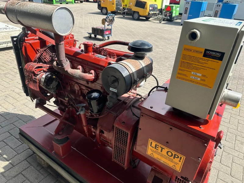 Iveco 8041 I 06.55 Leroy Somer 45 KVA noodstroom generatorset as New ! 104 hours - Stromgenerator: das Bild 4 Iveco 8041 I 06.55 Leroy Somer 45 KVA noodstroom generatorset as New ! 104 hours - Stromgenerator: das Bild 4