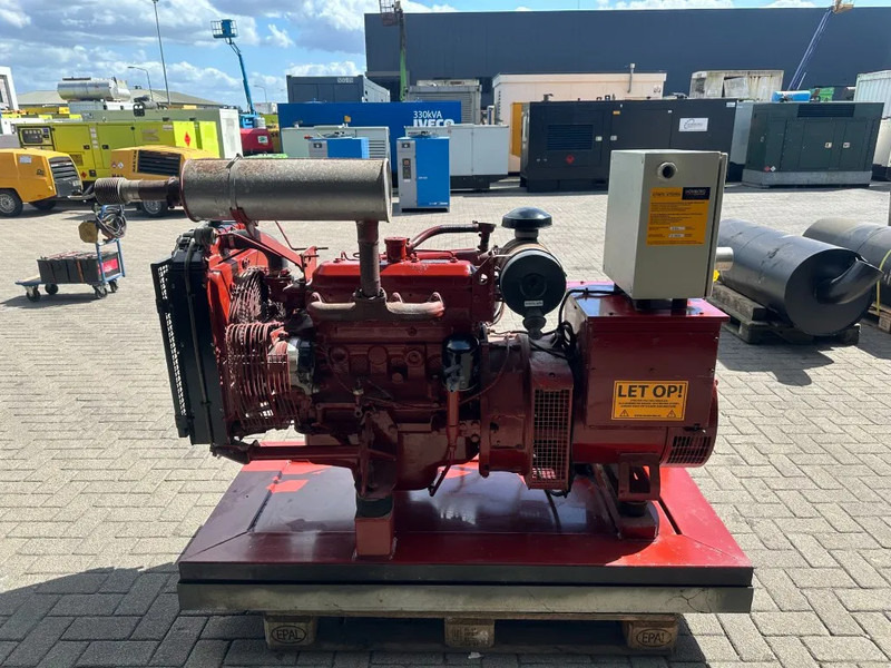 Iveco 8041 I 06.55 Leroy Somer 45 KVA noodstroom generatorset as New ! 104 hours - Stromgenerator: das Bild 2 Iveco 8041 I 06.55 Leroy Somer 45 KVA noodstroom generatorset as New ! 104 hours - Stromgenerator: das Bild 2