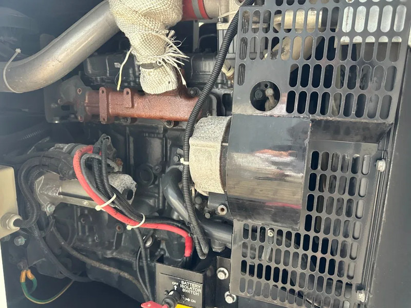Stromgenerator Iveco FPT F32 AM1A Leroy Somer 32 KVA Silent generatorset 660 hours !: das Bild 17