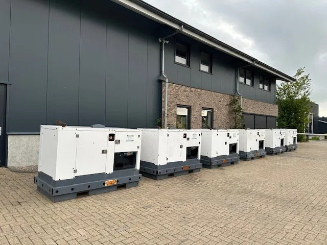 Stromgenerator Iveco FPT F32 AM1A Leroy Somer 32 KVA Silent generatorset 660 hours !: das Bild 16