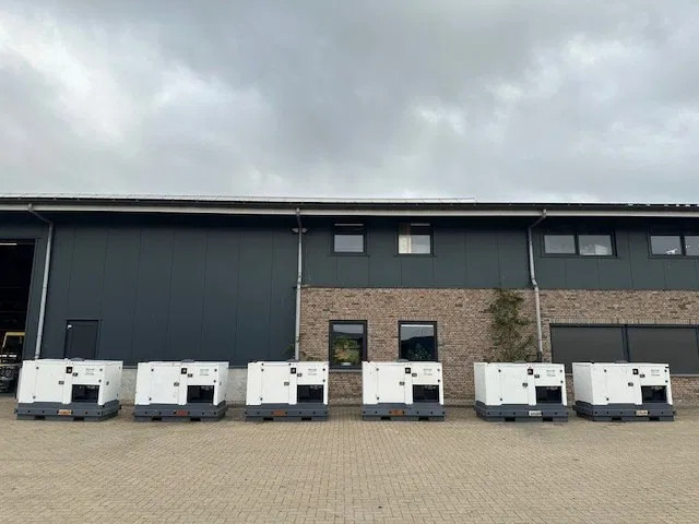 Stromgenerator Iveco FPT F32 AM1A Leroy Somer 32 KVA Silent generatorset 660 hours !: das Bild 5