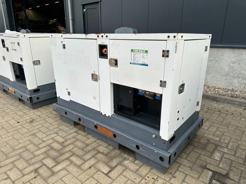 Stromgenerator Iveco FPT F32 AM1A Leroy Somer 32 KVA Silent generatorset 660 hours !: das Bild 12