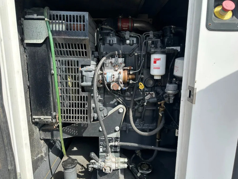 Iveco FPT F32 AM1A Leroy Somer 32 kVA Silent generatorset 408 hours ! - Stromgenerator: das Bild 4 Iveco FPT F32 AM1A Leroy Somer 32 kVA Silent generatorset 408 hours ! - Stromgenerator: das Bild 4