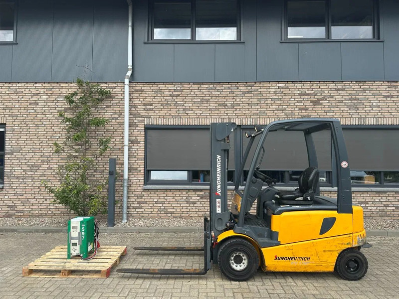 Jungheinrich EFG 425 k-470DZ/SP 2.5 ton Triplex Freelift Sideshift Elektra Heftruck Accu 2016 - Elektrostapler: das Bild 1 Jungheinrich EFG 425 k-470DZ/SP 2.5 ton Triplex Freelift Sideshift Elektra Heftruck Accu 2016 - Elektrostapler: das Bild 1