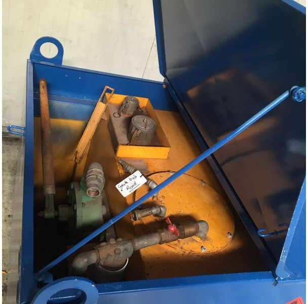 Kiwa IBC Elzinga Machinefabriek 1000 liter IBC Dieseltank met handpomp - Lagertank: das Bild 3 Kiwa IBC Elzinga Machinefabriek 1000 liter IBC Dieseltank met handpomp - Lagertank: das Bild 3