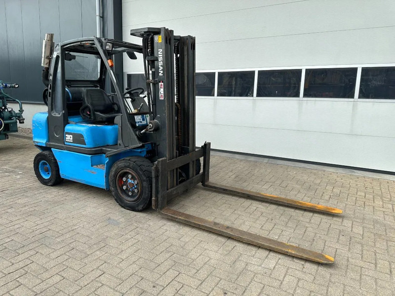 Nissan UGD02A30P0 3 ton Triplex Freelift LPG Heftruck - Treibgasstapler: das Bild 4 Nissan UGD02A30P0 3 ton Triplex Freelift LPG Heftruck - Treibgasstapler: das Bild 4