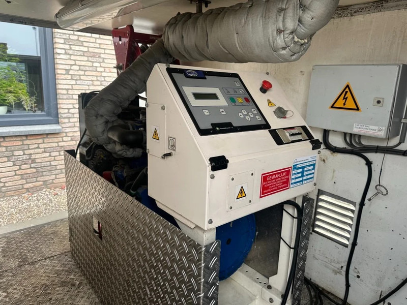 Perkins DIBO IBH-M 20015 Hogedruk unit 200 Bar 15 L / min Mobiele Aanhanger 12.5 kVA aggregaat - Hochdruckreiniger: das Bild 3 Perkins DIBO IBH-M 20015 Hogedruk unit 200 Bar 15 L / min Mobiele Aanhanger 12.5 kVA aggregaat - Hochdruckreiniger: das Bild 3