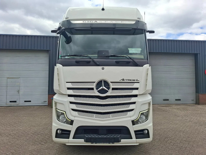 Mercedes-Benz Actros 1845 GIGASPACE more pcs in stock - Sattelzugmaschine: das Bild 3 Mercedes-Benz Actros 1845 GIGASPACE more pcs in stock - Sattelzugmaschine: das Bild 3