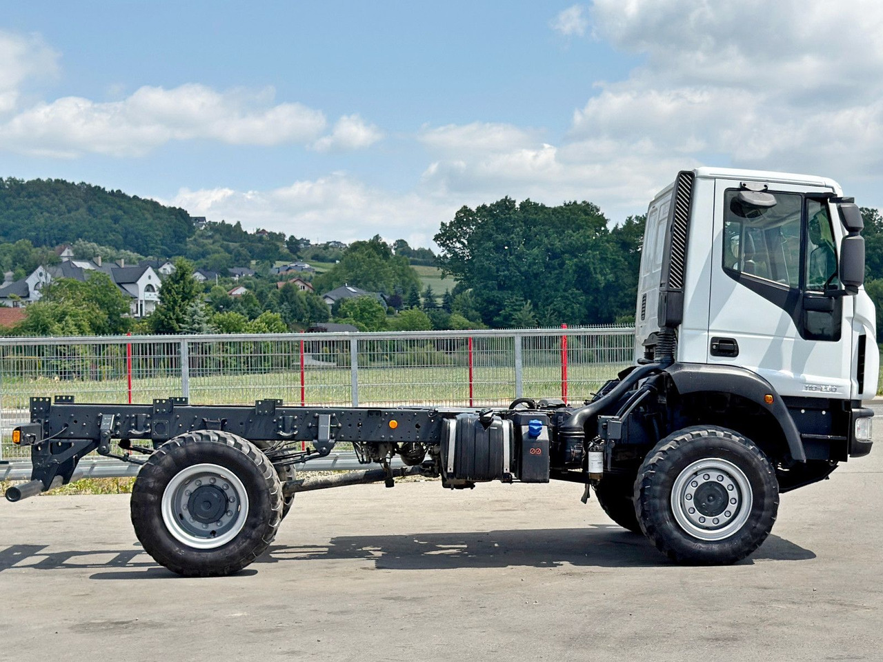 Iveco EUROCARGO 110-250* PLATFORM 4,60 m* 4x4 - Fahrgestell LKW: das Bild 4 Iveco EUROCARGO 110-250* PLATFORM 4,60 m* 4x4 - Fahrgestell LKW: das Bild 4