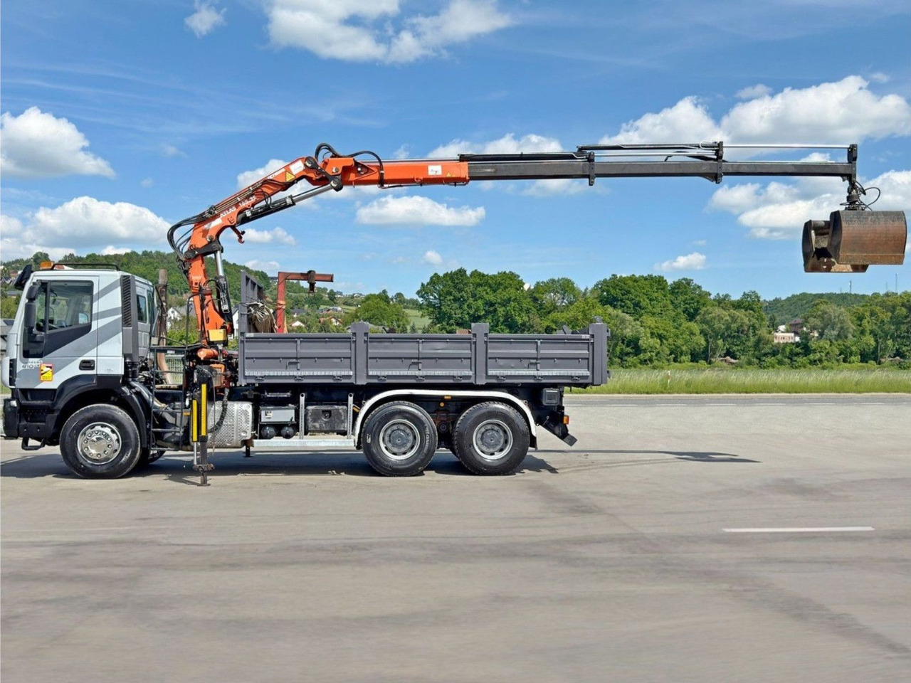 Iveco TRAKKER 410*Kipper 5,20m*ATLAS 165.2E * FUNK/6x4 Iveco TRAKKER 410*Kipper 5,20m*ATLAS 165.2E * FUNK/6x4 - Kipper, Autokran: das Bild 5 Iveco TRAKKER 410*Kipper 5,20m*ATLAS 165.2E * FUNK/6x4 Iveco TRAKKER 410*Kipper 5,20m*ATLAS 165.2E * FUNK/6x4 - Kipper, Autokran: das Bild 5