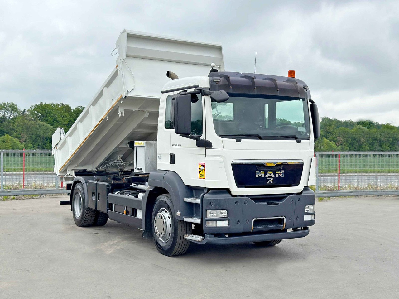 MAN TGS 18.320 * KIPPER 4,95m + BORDMATIC*TOPZUSTAND - Kipper, Autokran: das Bild 2 MAN TGS 18.320 * KIPPER 4,95m + BORDMATIC*TOPZUSTAND - Kipper, Autokran: das Bild 2
