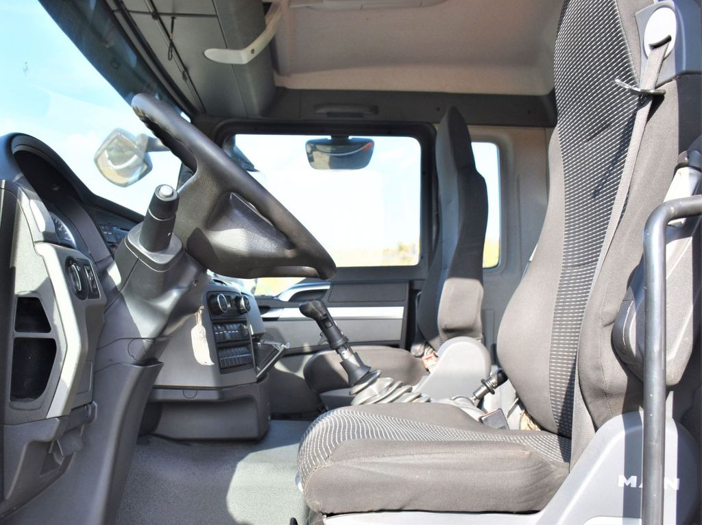 Innenraum Bild 1: Autokran, Pritsche LKW MAN TGS 35.440 * HIAB 322 EP-5HIPRO+FUNK / 8x4! MAN TGS 35.440 * HIAB 322 EP-5HIPRO+FUNK / 8x4!