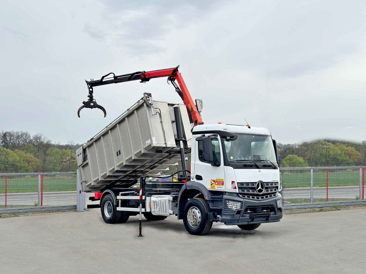 Mercedes-Benz AROCS 1830* KIPPER 5,00m * PK 7.501 SLD A + FUNK - Kipper, Autokran: das Bild 2 Mercedes-Benz AROCS 1830* KIPPER 5,00m * PK 7.501 SLD A + FUNK - Kipper, Autokran: das Bild 2