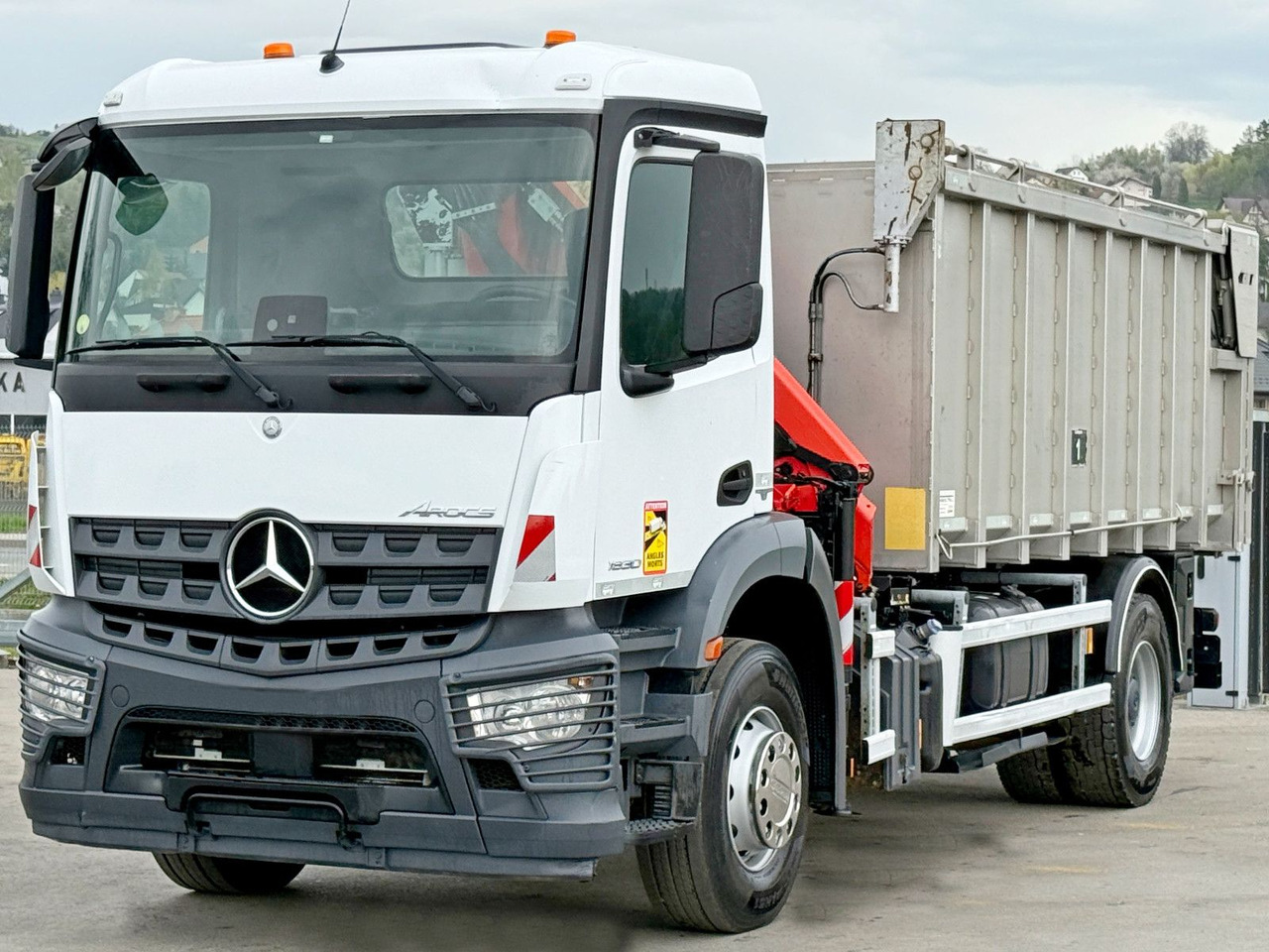 Mercedes-Benz AROCS 1830* KIPPER 5,00m * PK 7.501 SLD A + FUNK - Autokran: das Bild 4 Mercedes-Benz AROCS 1830* KIPPER 5,00m * PK 7.501 SLD A + FUNK - Autokran: das Bild 4