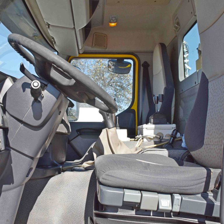 Kipper Renault KERAX 410 DXI* KIPPER 6,00m + BORDMATIC/ 8x4 Renault KERAX 410 DXI* KIPPER 6,00m + BORDMATIC/ 8x4: das Bild 9 Kipper Renault KERAX 410 DXI* KIPPER 6,00m + BORDMATIC/ 8x4 Renault KERAX 410 DXI* KIPPER 6,00m + BORDMATIC/ 8x4: das Bild 9