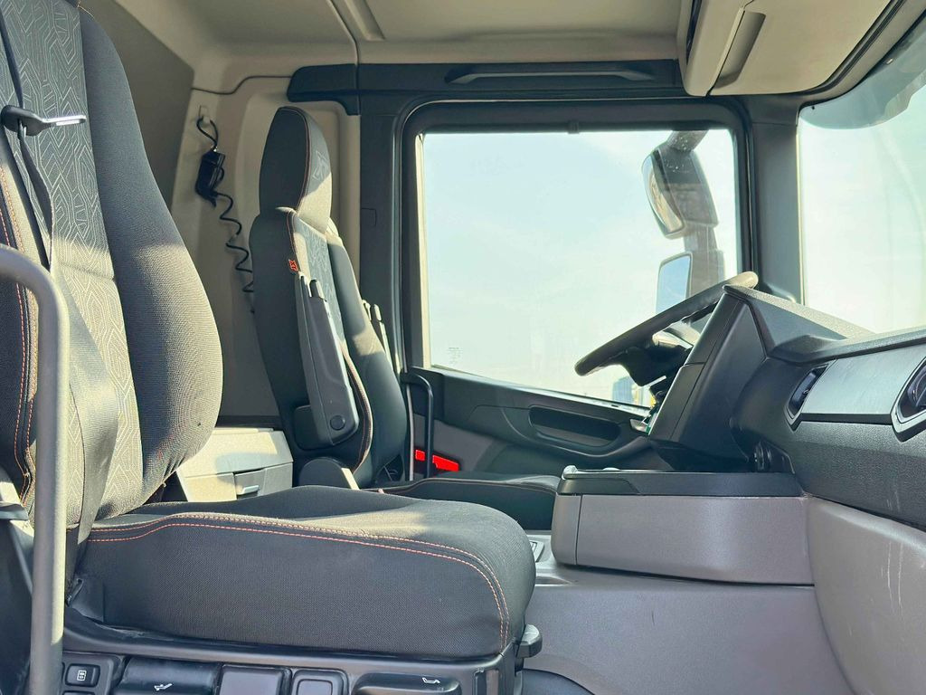 Innenraum Bild 1: Leasing für Scania G 410 * Kipper + BORDMATIC* TOPZUSTAND / 8x4 Scania G 410 * Kipper + BORDMATIC* TOPZUSTAND / 8x4 Scania G 410 * Kipper + BORDMATIC* TOPZUSTAND / 8x4 Scania G 410 * Kipper + BORDMATIC* TOPZUSTAND / 8x4