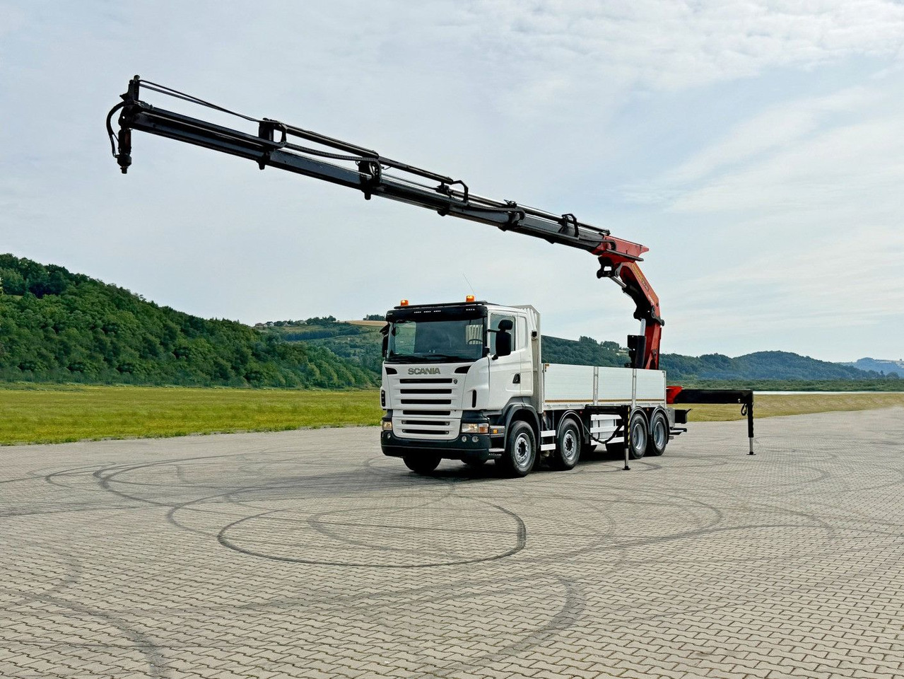 Scania R 420 PRITSCHE 6,47 m * PK 44002/FUNK * 8x4 /TOP - Autokran: das Bild 2 Scania R 420 PRITSCHE 6,47 m * PK 44002/FUNK * 8x4 /TOP - Autokran: das Bild 2