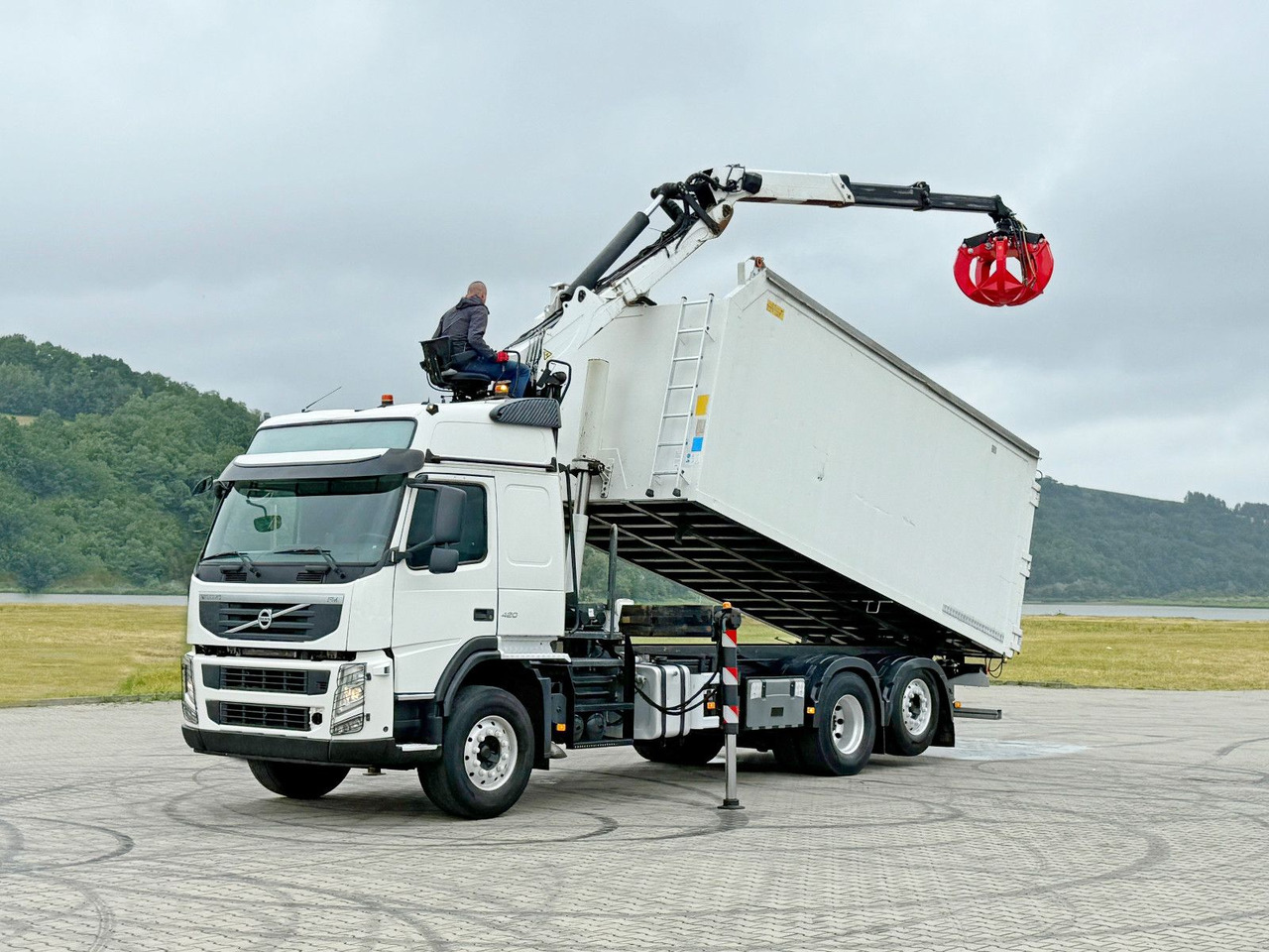 Volvo FM 420 Kipper 6,20 m * EPSILON Q150L75 *TOP - Kipper, Autokran: das Bild 2 Volvo FM 420 Kipper 6,20 m * EPSILON Q150L75 *TOP - Kipper, Autokran: das Bild 2