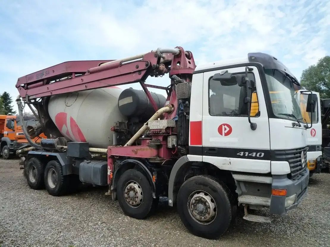 Mercedes-Benz Actros 4141 - Fahrmischerbetonpumpe: das Bild 3 Mercedes-Benz Actros 4141 - Fahrmischerbetonpumpe: das Bild 3