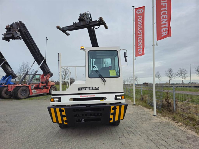 Terberg YT220 - Terminaltraktor: das Bild 5 Terberg YT220 - Terminaltraktor: das Bild 5