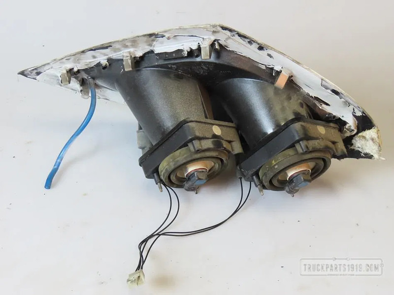 DAF 1784823 Lighting Skylight Re. - Nebelscheinwerfer für LKW: das Bild 2 DAF 1784823 Lighting Skylight Re. - Nebelscheinwerfer für LKW: das Bild 2