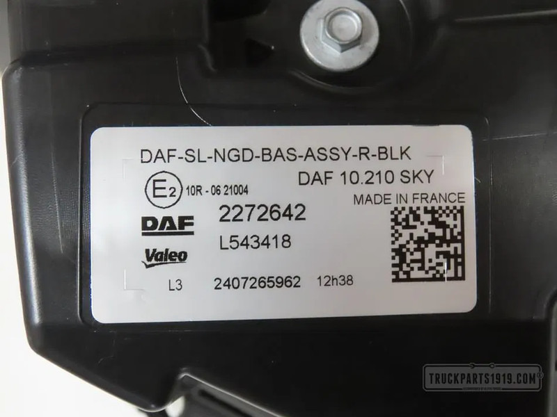 DAF 2272642 Lighting Skylight Re. XG - Lichter/ Leuchten für LKW: das Bild 2 DAF 2272642 Lighting Skylight Re. XG - Lichter/ Leuchten für LKW: das Bild 2