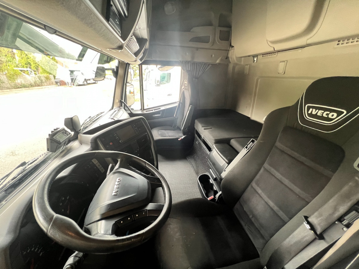 IVECO 190S46 Stralis - Koffer LKW: das Bild 4 IVECO 190S46 Stralis - Koffer LKW: das Bild 4
