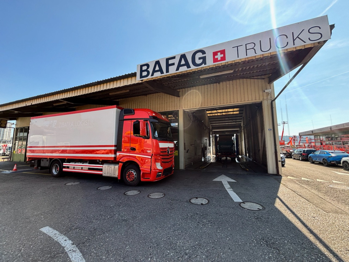 MERCEDES Actros 1848 - Koffer LKW: das Bild 2 MERCEDES Actros 1848 - Koffer LKW: das Bild 2